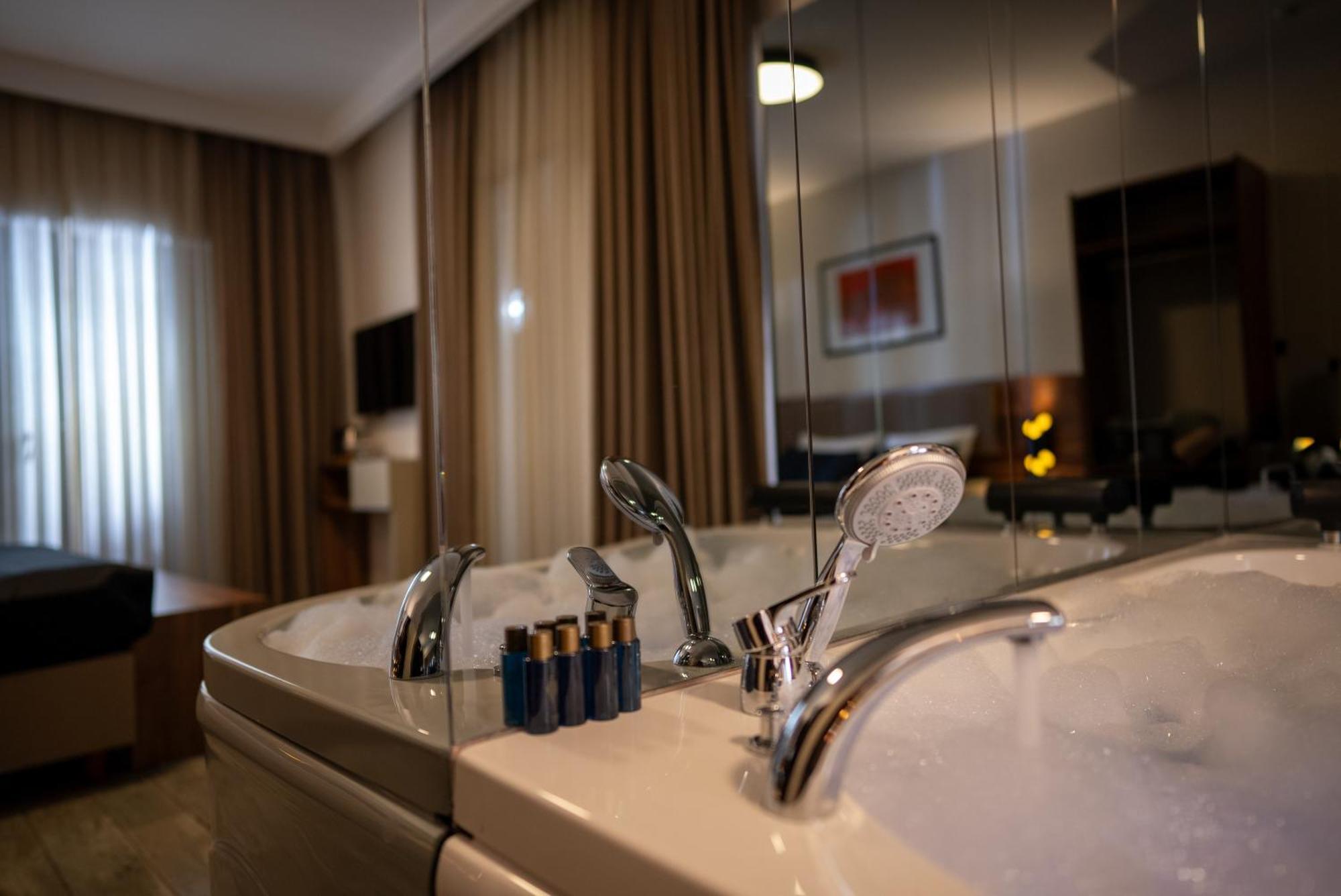Mari Suites Hotel Istanbul Exterior photo