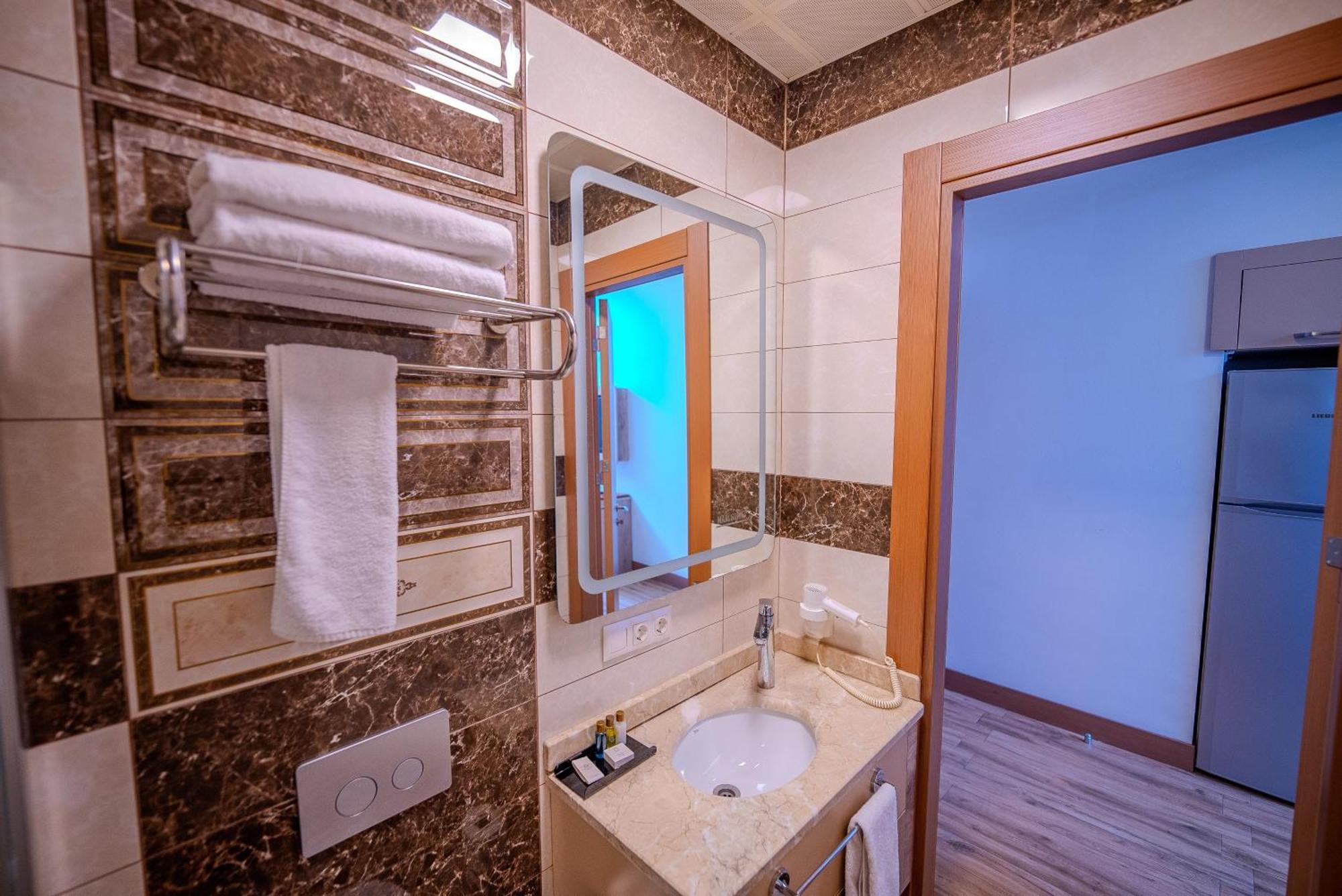 Mari Suites Hotel Istanbul Exterior photo